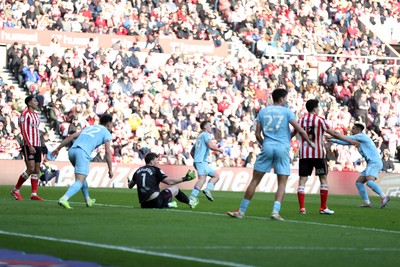 080325 - Sunderland v Cardiff City - Sky Bet Championship - Isaak Davies of Cardiff City celebrates after scoring to make it 1-1