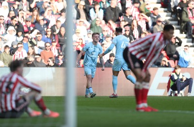 080325 - Sunderland v Cardiff City - Sky Bet Championship - Isaak Davies of Cardiff City celebrates after scoring to make it 1-1