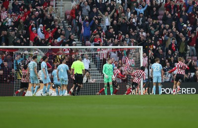 080325 - Sunderland v Cardiff City - Sky Bet Championship - Chris Mepham of Sunderland celebrates after putting his team 2-1 up