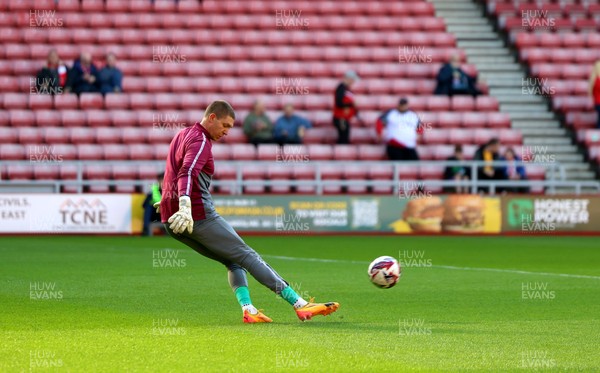 080325 - Sunderland v Cardiff City - Sky Bet Championship - The Cardiff City team warm up before kick off