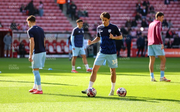 080325 - Sunderland v Cardiff City - Sky Bet Championship - The Cardiff City team warm up before kick off