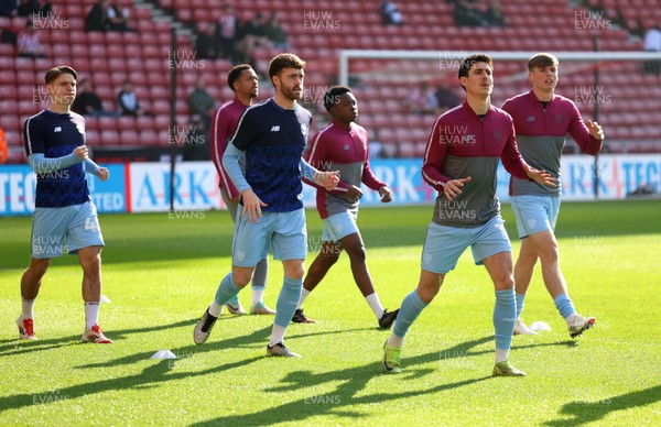 080325 - Sunderland v Cardiff City - Sky Bet Championship - The Cardiff City team warm up before kick off