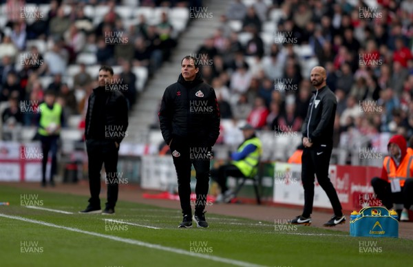 080325 - Sunderland v Cardiff City - Sky Bet Championship - Sunderland head coach Regis Le Bris and Cardiff City manager Omer Riza