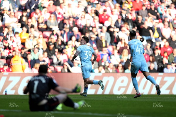 080325 - Sunderland v Cardiff City - Sky Bet Championship - Isaak Davies of Cardiff City celebrates after scoring to make it 1-1