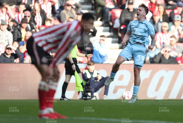 080325 - Sunderland v Cardiff City - Sky Bet Championship - Isaak Davies of Cardiff City celebrates after scoring to make it 1-1