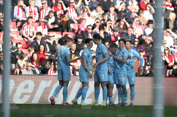 080325 - Sunderland v Cardiff City - Sky Bet Championship - Isaak Davies of Cardiff City celebrates after scoring to make it 1-1