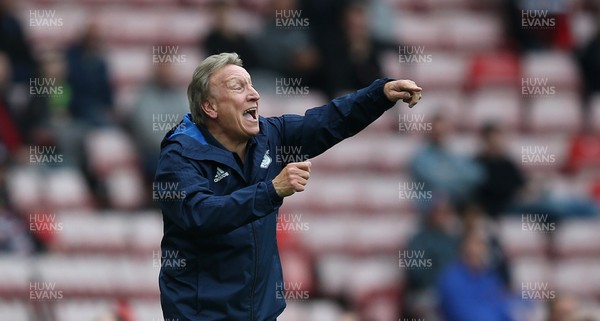 230917 - Sunderland v Cardiff City - Sky Bet Championship - Cardiff City manager Neil Warnock and Sunderland manager Simon Grayson