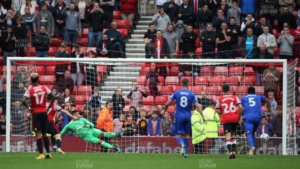 230917 - Sunderland v Cardiff City - Sky Bet Championship - Lynden Gooch of Sunderland scores from the penalty spot to make the scoreline 1-1