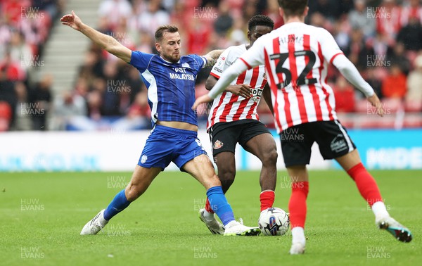 240923 - Sunderland v Cardiff City - Sky Bet Championship - Joe Ralls of Cardiff stretches for the ball