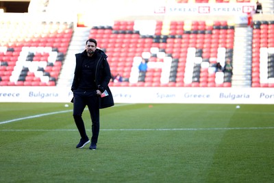 140123 - Sunderland v Swansea City - Sky Bet Championship - Swansea City head coach Russell Martin checks out the pitch before kick off