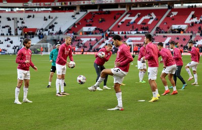 140123 - Sunderland v Swansea City - Sky Bet Championship - Swansea City players warm up