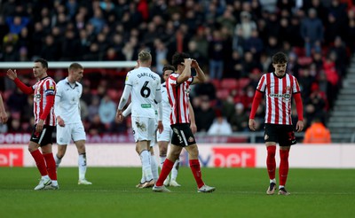 140123 - Sunderland v Swansea City - Sky Bet Championship - Luke O'Nien of Sunderland is sent off