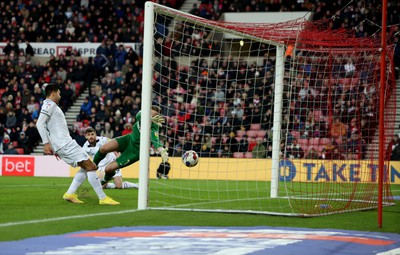 140123 - Sunderland v Swansea City - Sky Bet Championship - Joel Piroe of Swansea City scores to put his side 1-0 up