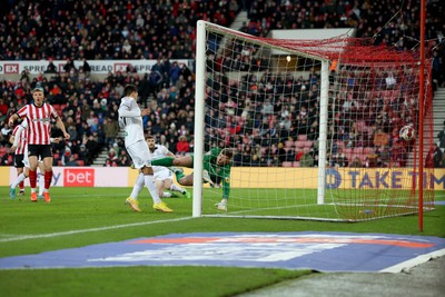 140123 - Sunderland v Swansea City - Sky Bet Championship - Joel Piroe of Swansea City scores to put his side 1-0 up