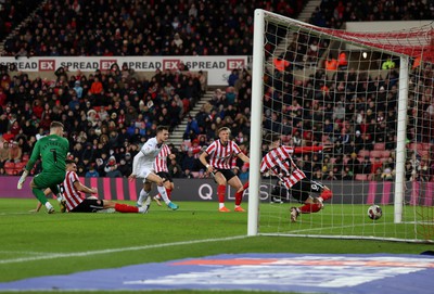 140123 - Sunderland v Swansea City - Sky Bet Championship -  Liam Cullen of Swansea City scores to put his side 2-1 up