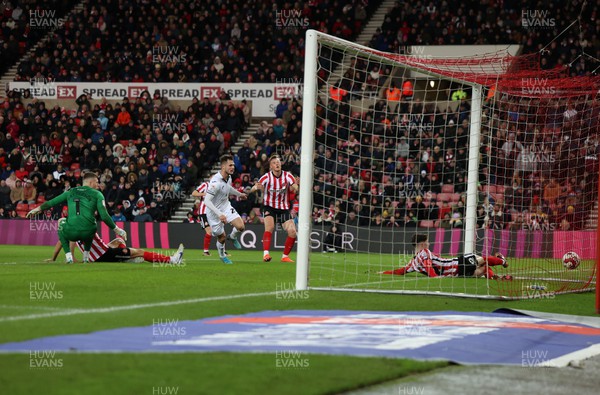 140123 - Sunderland v Swansea City - Sky Bet Championship -  Liam Cullen of Swansea City scores to put his side 2-1 up