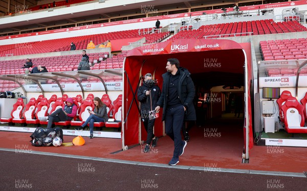 140123 - Sunderland v Swansea City - Sky Bet Championship - Swansea City head coach Russell Martin checks out the pitch before kick off