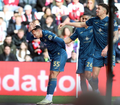 240224 - Sunderland v Swansea City - Sky Bet Championship - Ronald of Swansea celebrates scoring his 2nd goal and bows to the away fans