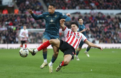 240224 - Sunderland v Swansea City - Sky Bet Championship - Ronald of Swansea and Jenson Seelt of Sunderland AFC