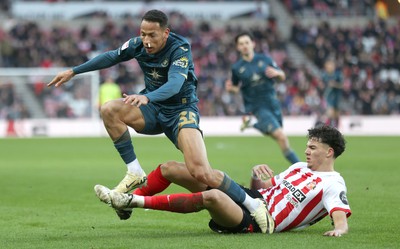 240224 - Sunderland v Swansea City - Sky Bet Championship - Ronald of Swansea tangles with Jenson Seelt of Sunderland AFC