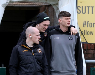 010124 - Sutton United v Newport County - Sky Bet League 2 - Newport players inspect the pitch on arrival