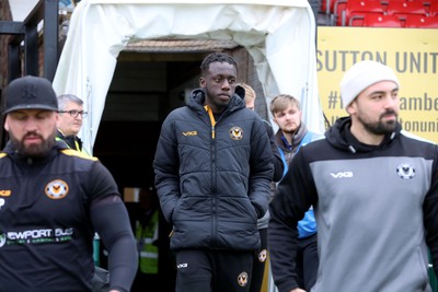 010124 - Sutton United v Newport County - Sky Bet League 2 - Newport players inspect the pitch on arrival