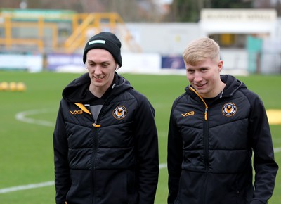 010124 - Sutton United v Newport County - Sky Bet League 2 - Newport players inspect the pitch on arrival