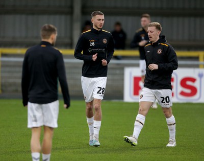 010124 - Sutton United v Newport County - Sky Bet League 2 - Newport players warm up