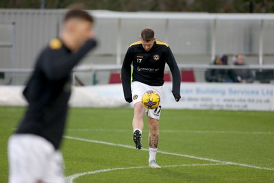 010124 - Sutton United v Newport County - Sky Bet League 2 - Newport players warm up