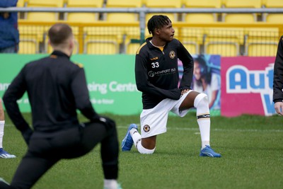 010124 - Sutton United v Newport County - Sky Bet League 2 - Newport players warm up