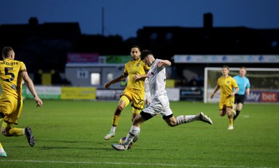 010124 - Sutton United v Newport County - Sky Bet League 2 - Newport's Sab Holden-Palmer takes a shot