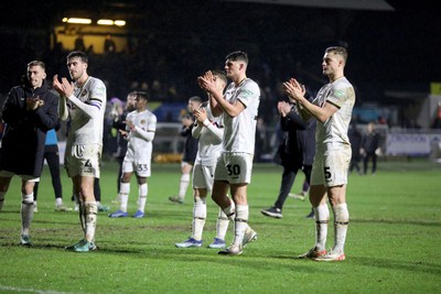 010124 - Sutton United v Newport County - Sky Bet League 2 - Newport players applaud the fans at the end of the game