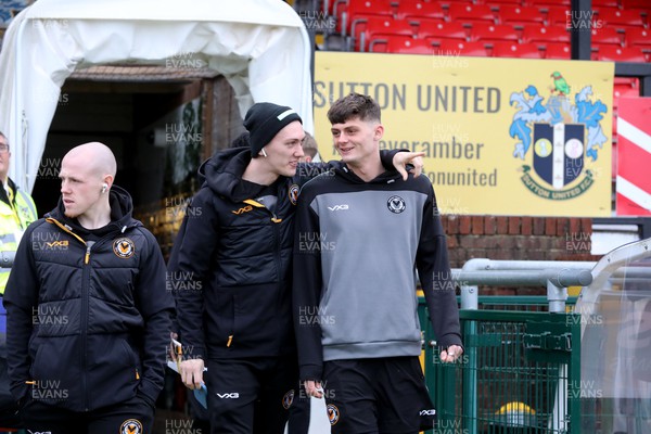 010124 - Sutton United v Newport County - Sky Bet League 2 - Newport players inspect the pitch on arrival