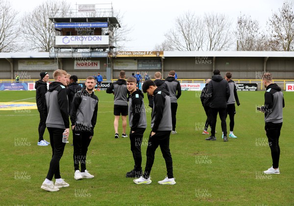 010124 - Sutton United v Newport County - Sky Bet League 2 - Newport players inspect the pitch on arrival