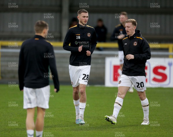 010124 - Sutton United v Newport County - Sky Bet League 2 - Newport players warm up