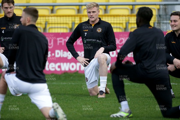 010124 - Sutton United v Newport County - Sky Bet League 2 - Newport players warm up