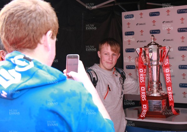 070512  Swalec Cup Finals Day -fans pose for photographs with The RBS 6 Nations Trophy 