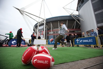 120212 - Wales v Scotland, RBS 6 Nations - SWALEC kick competition