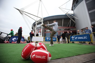 120212 - Wales v Scotland, RBS 6 Nations - SWALEC kick competition