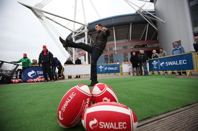 120212 - Wales v Scotland, RBS 6 Nations - SWALEC kick competition