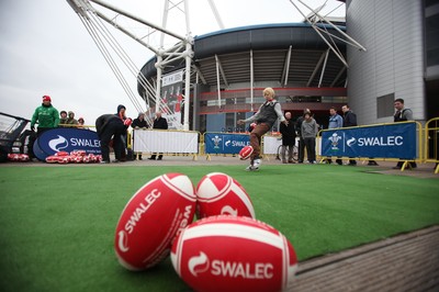 120212 - Wales v Scotland, RBS 6 Nations - SWALEC kick competition