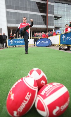 120212 - Wales v Scotland, RBS 6 Nations - SWALEC kick competition