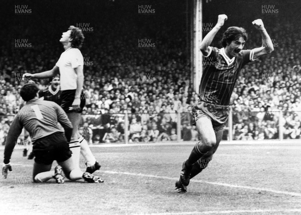 18.09.82 - Swansea City v Liverpool. Ian Rush gets the ball past keeper Dai Davies. 