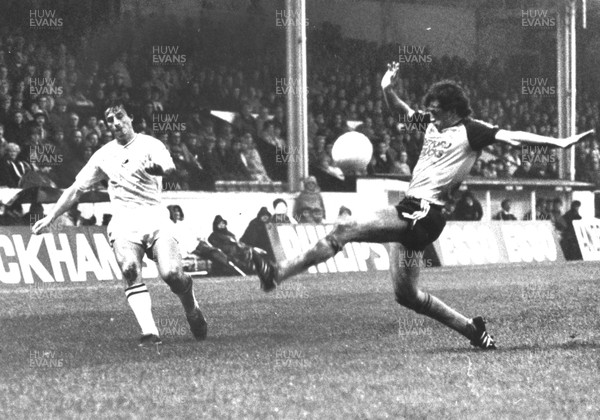 04.12.82 - Swansea City v Luton. Gary Sanley beats Richard Money 