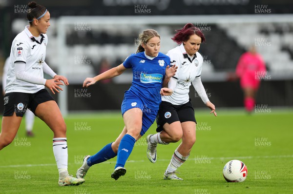 041222 - Swansea City Ladies v Cardiff City Women, Genero Adran Premier League - Phoebie Poole of Cardiff City Women is challenged by Rachel Cullen of Swansea City Ladies