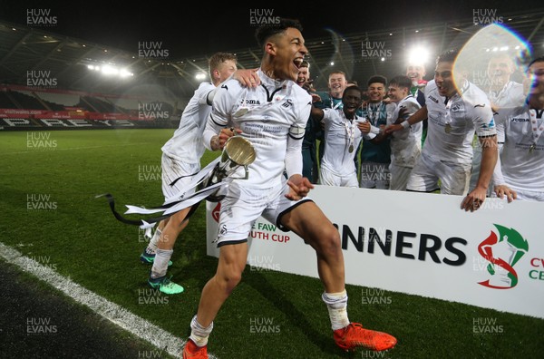 010518 - Swansea City U19s v Cardiff City U19s - FAW Youth Cup Final - Swansea celebrate the victory with Ben Cabango of Swansea lifting the trophy