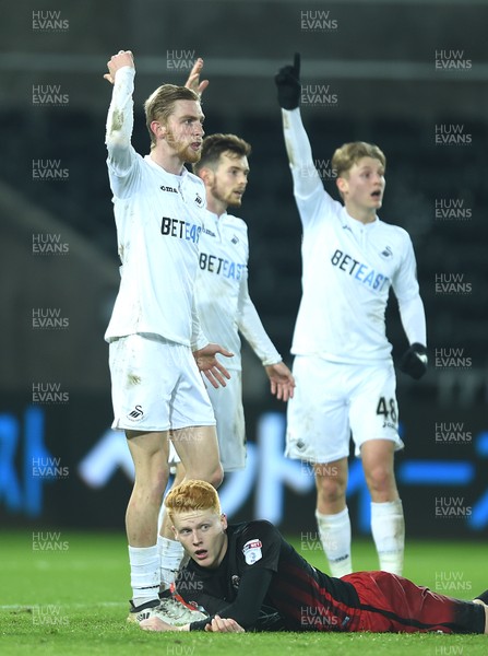 240117 - Swansea City Under 21s v Coventry - Checkatrade Trophy - Oliver McBurnie of Swansea City appeals to the referee