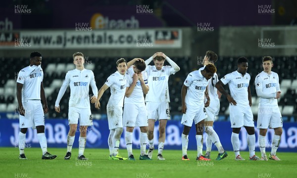 240117 - Swansea City Under 21s v Coventry - Checkatrade Trophy - Swansea City players look dejected during the penalty shoot out