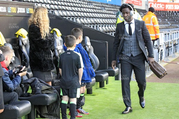 251117 - Swansea City v AFC Bournemouth, Premier League - Wilfried Bony of Swansea City arrives before the match