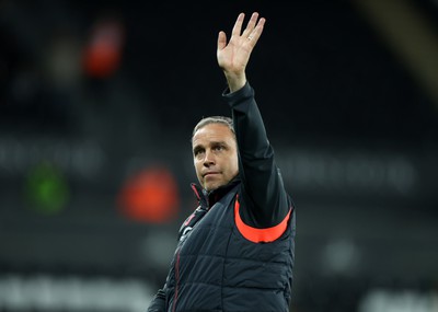 290823 - Swansea City v AFC Bournemouth - Carabao Cup - Swansea City Manager Michael Duff thanks the fans at full time